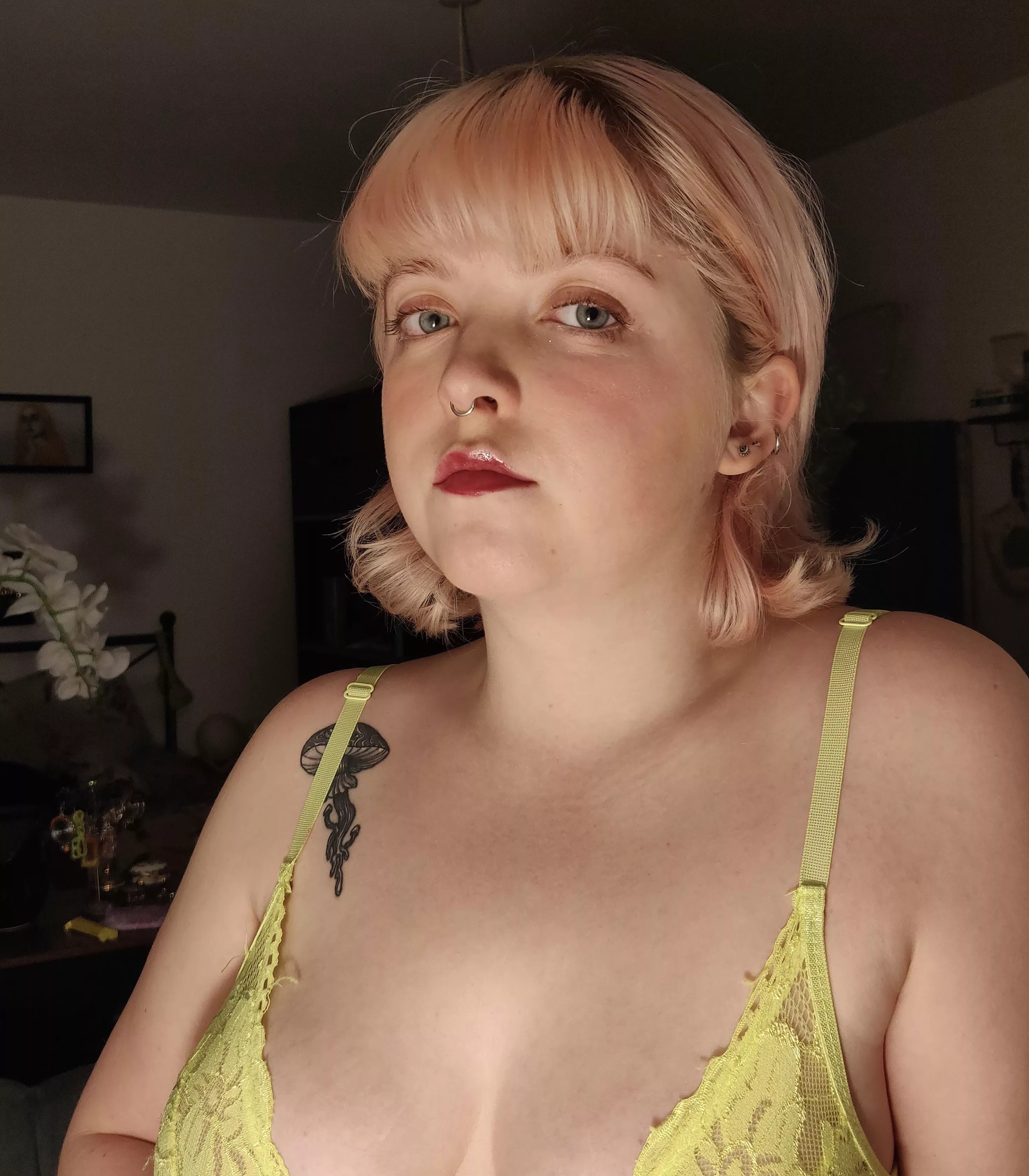 Not too happy that my top is brighter than my hair rn. Dye job pending