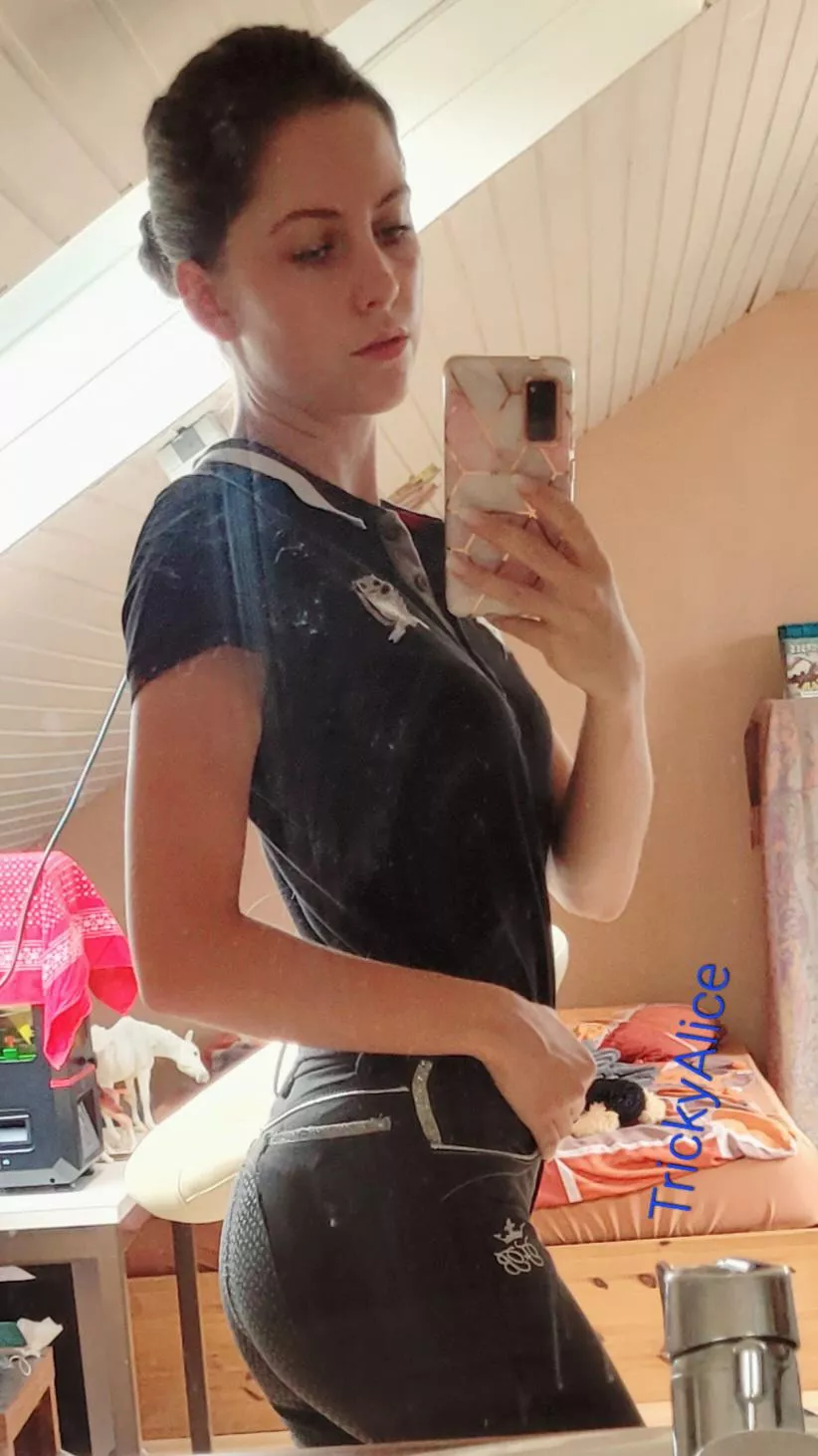 ... riding pants anyone? 🥰