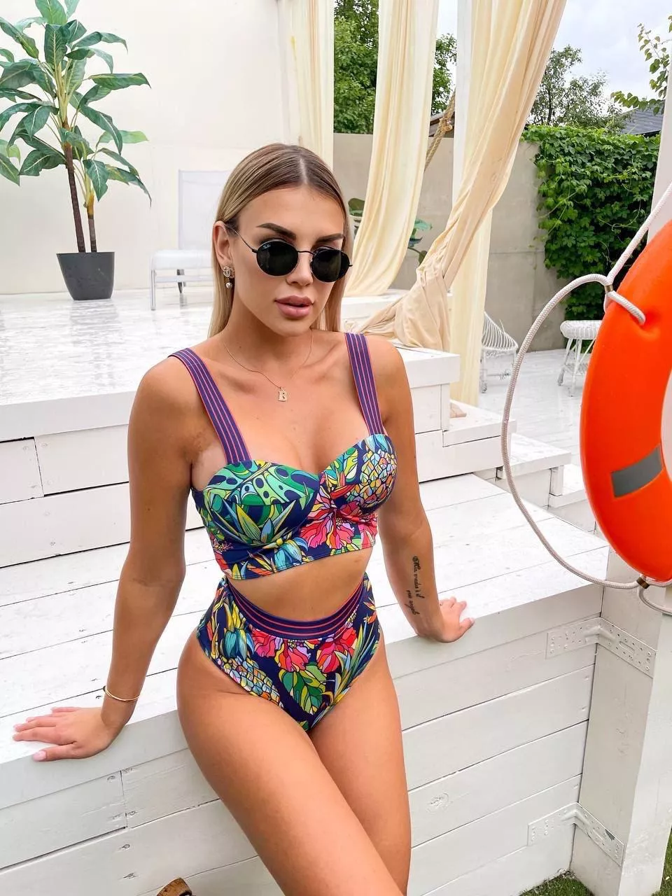 Right now my mood is demanding unrestrained pleasures!