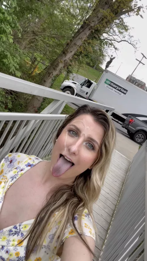 Slutty outdoor stroll