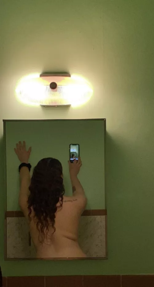 Something fun about the colours/lines in this one [F]