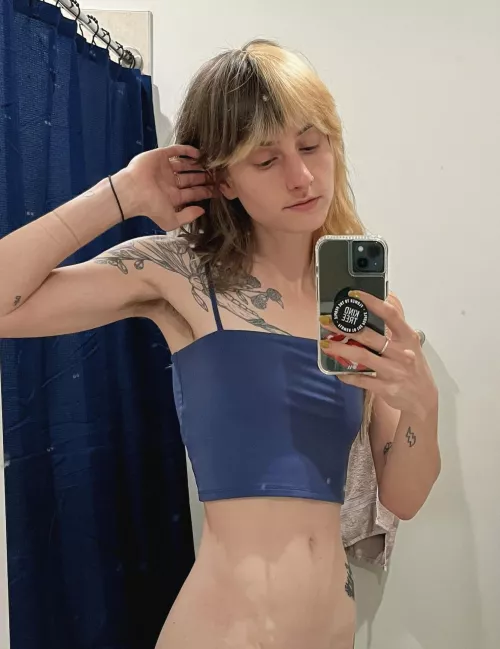 The carpet matches the drapes