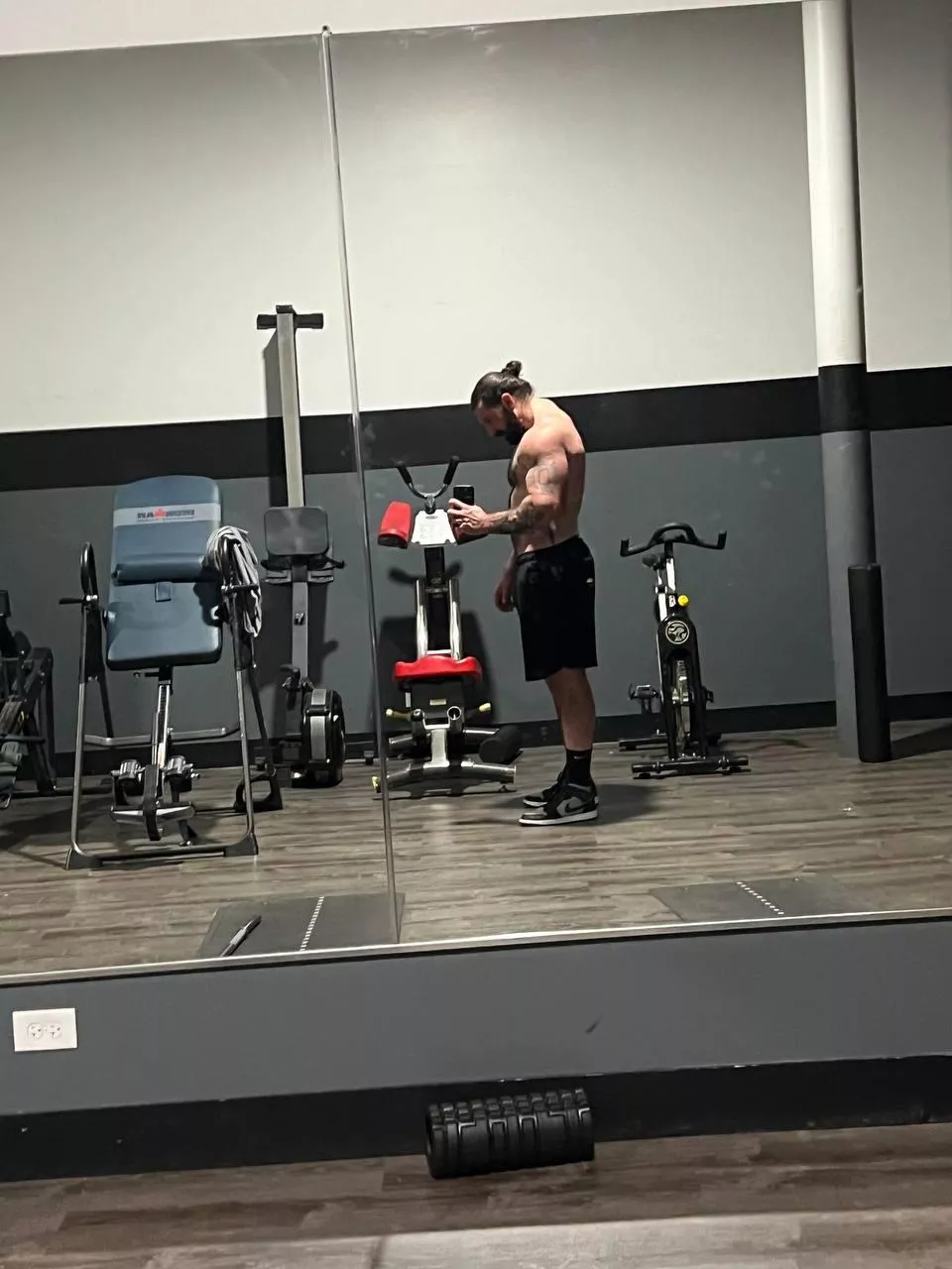 This is the first selfie I’m posting publicly after years of being insecure about my looks. I guess I’m finally recovering from a long depression cause I think I look ok in it.🙏😍