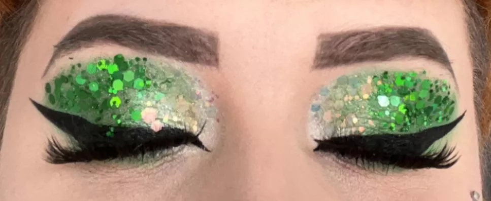 Todays look. Green to match the undies ☺️🖤