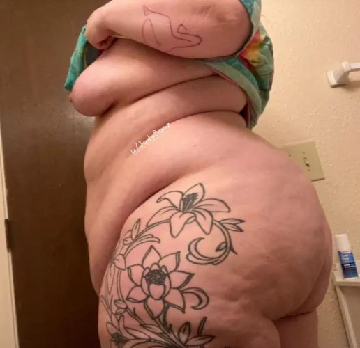 Too much to handle?? 🍑