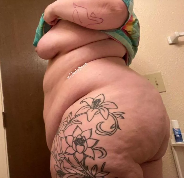 Too much to handle?? 🍑