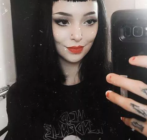 Upvote and you'll a task [domme]