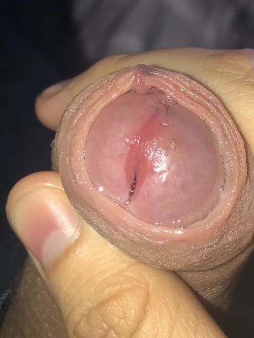 (19) Anyone want some lipgloss?