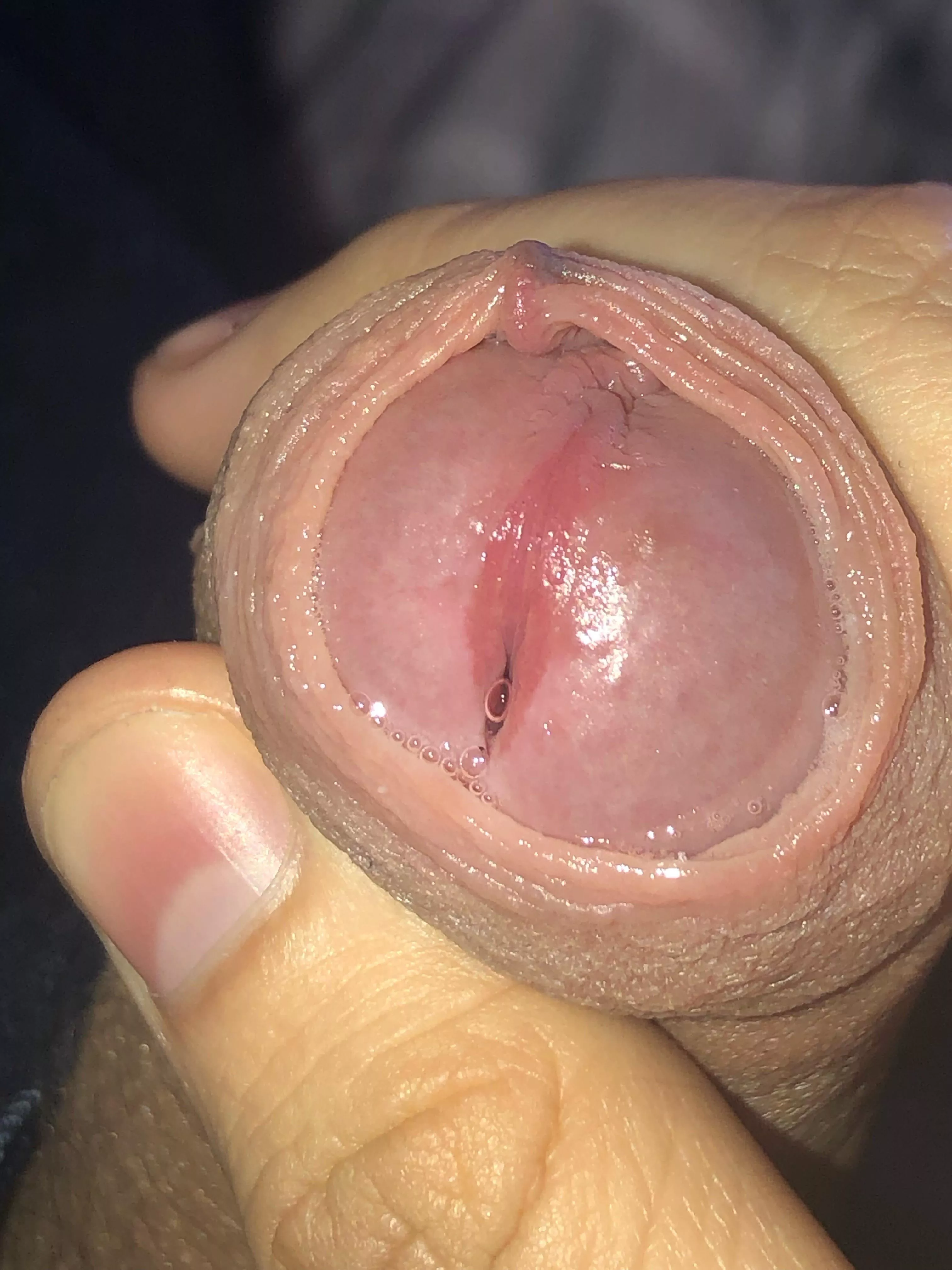 (19) Anyone want some lipgloss?