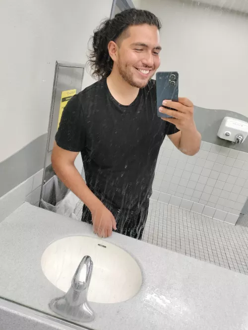 25. Latino. hmu ? 👀😄