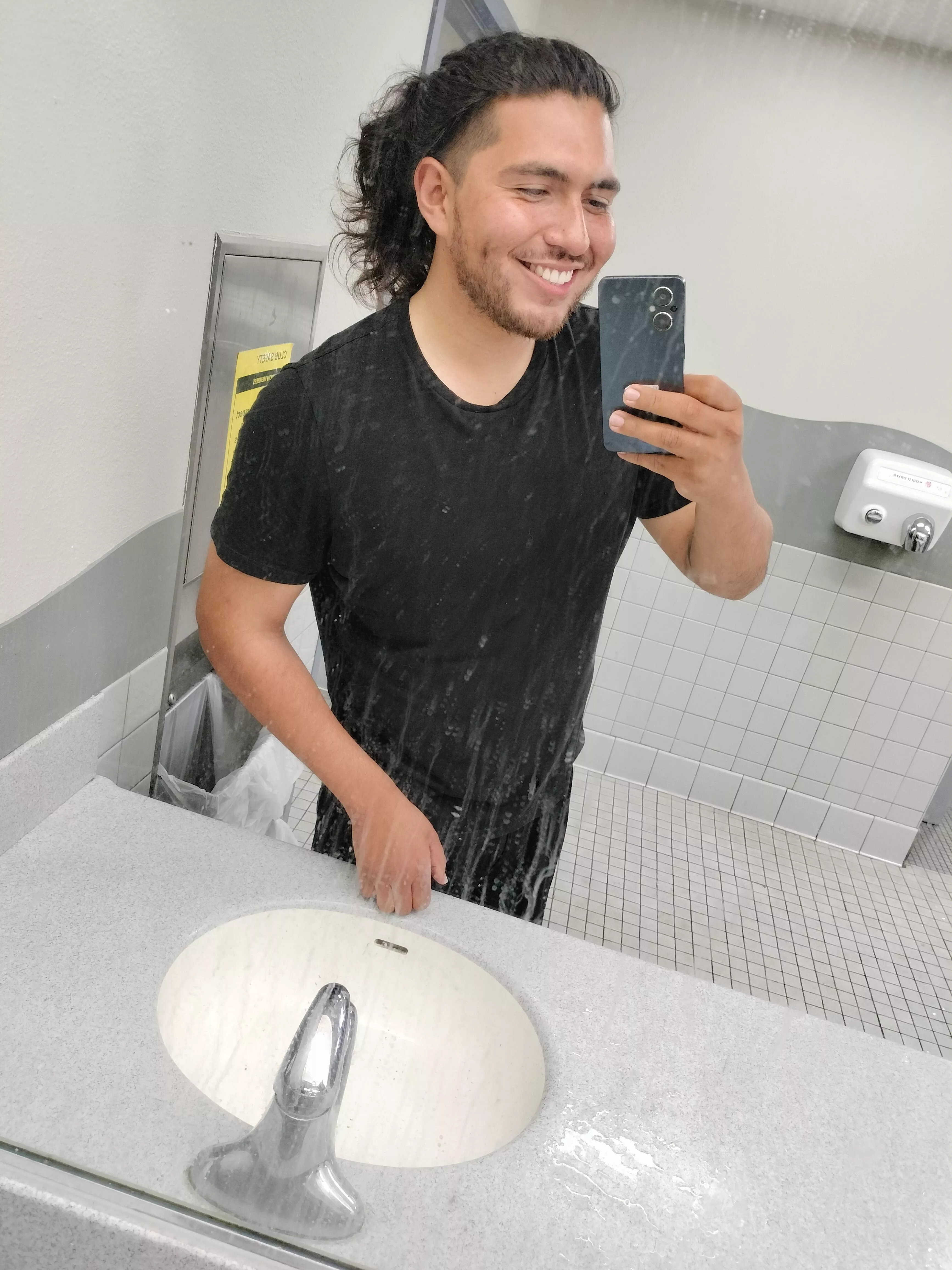 25. Latino. hmu ? 👀😄