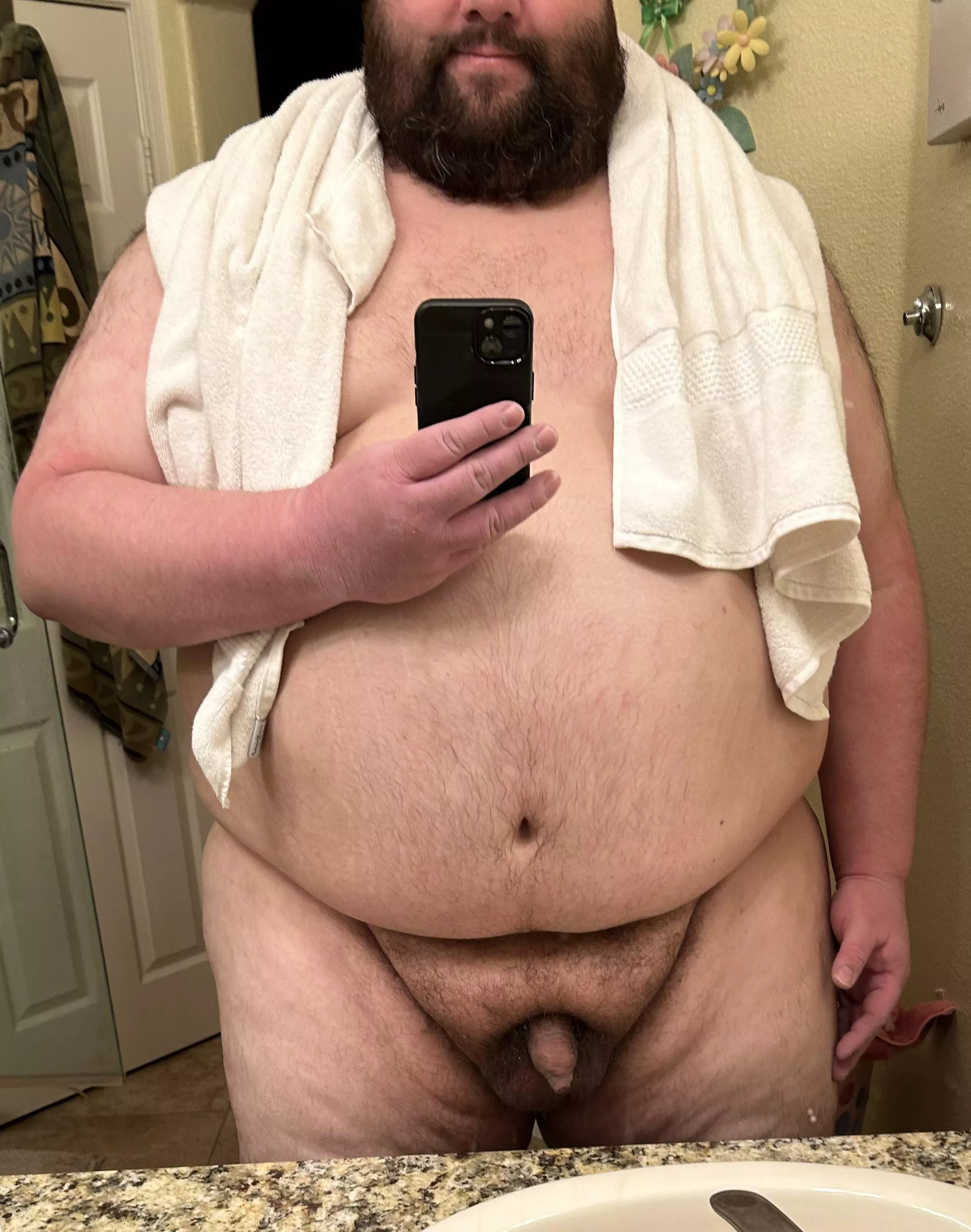 6’4” 450 lbs, fresh out the shower, anyone wanna see how thick my cock can get?!?