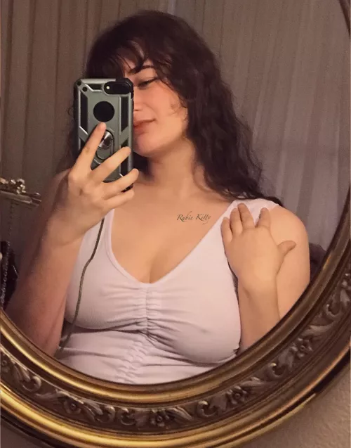 A little mirror selfie for you all🥰