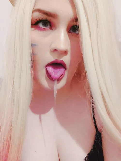 Ahri is trying to do her best!