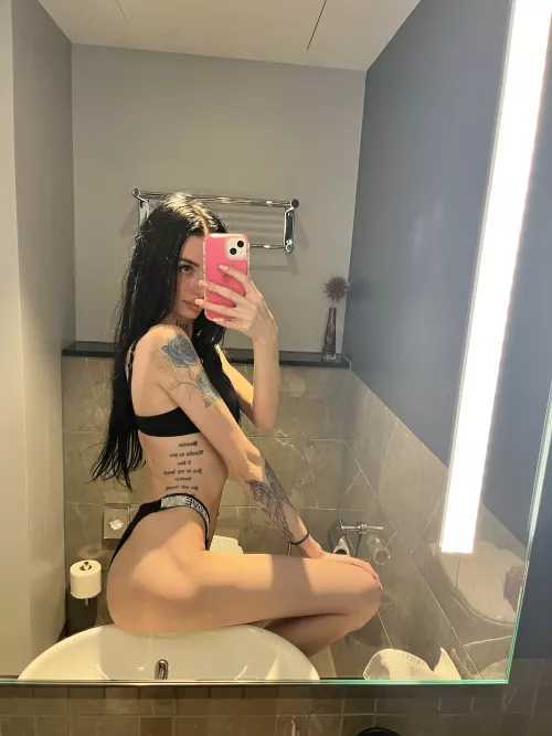 Allow me to show you my sexy body.