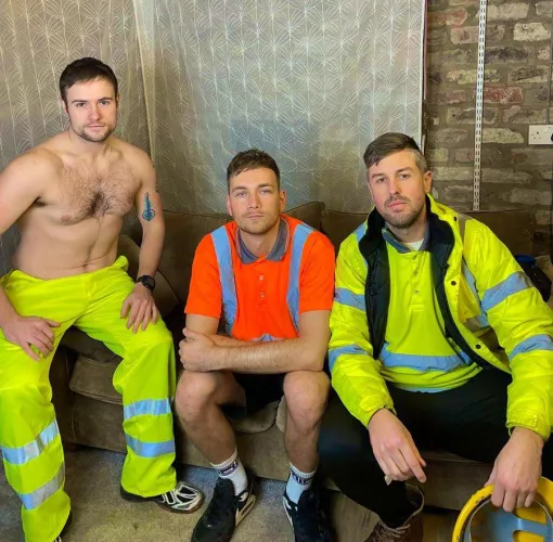 An otter a twink and a bear walk into a bar… 😂