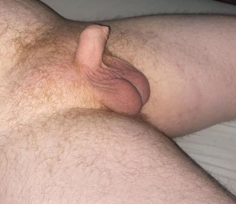 Been told I’m small but that my balls look nice here 😊