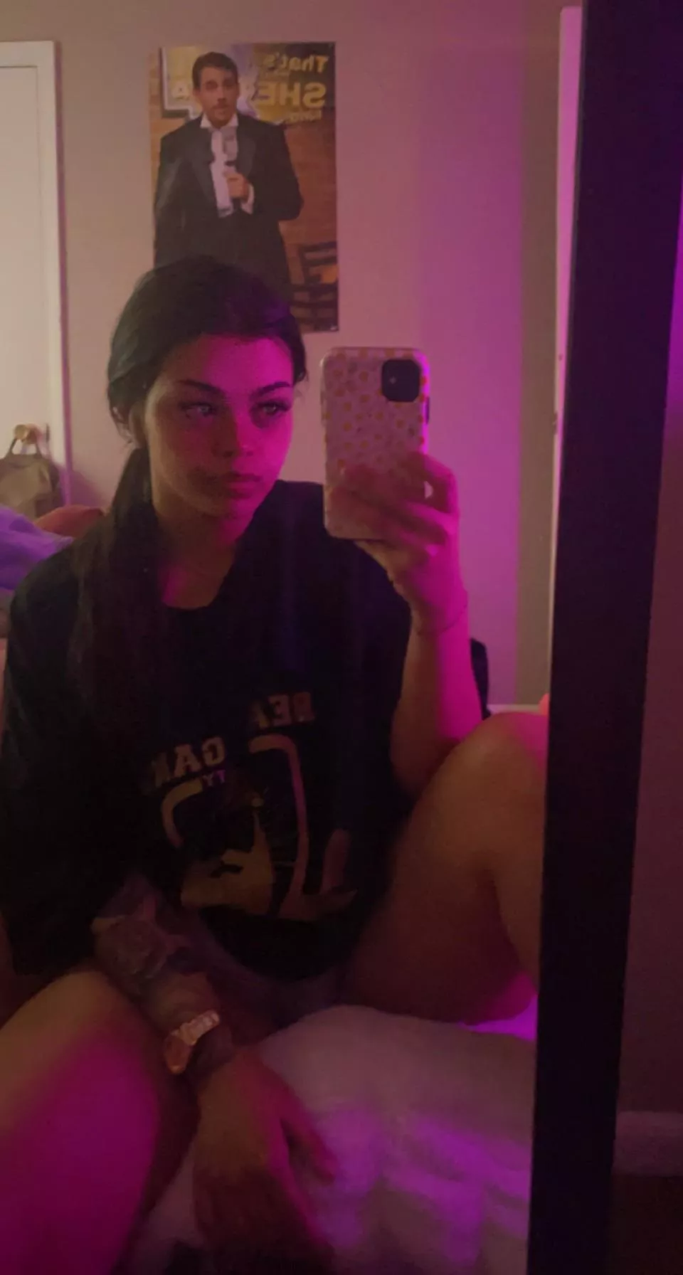 Big t-shirts and tattoos with no bra? Yes please 💕