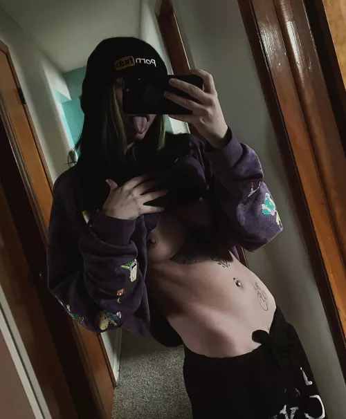 Check out my pornhub hat 👀