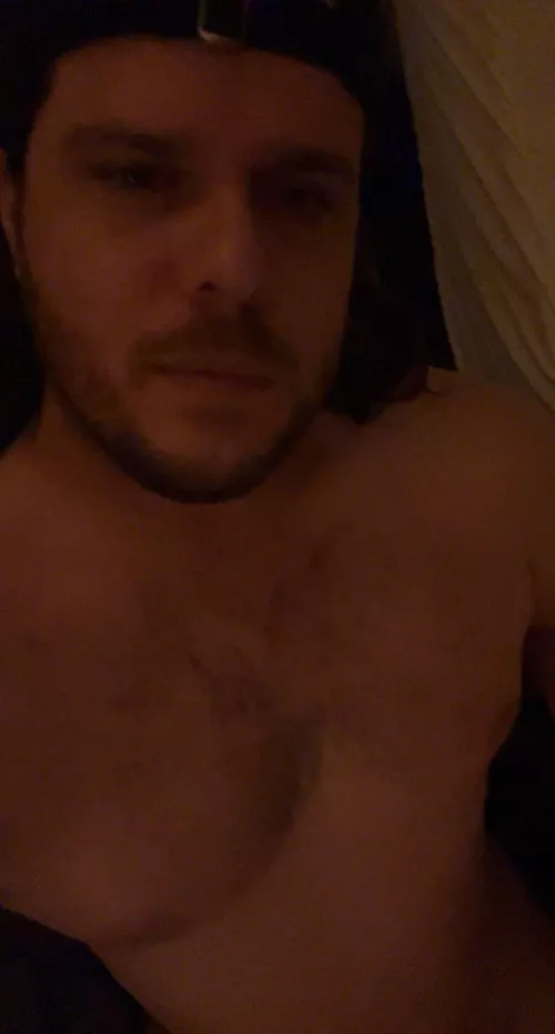 chill big bro dad bod type for bromance, gaming buds, long term chat…