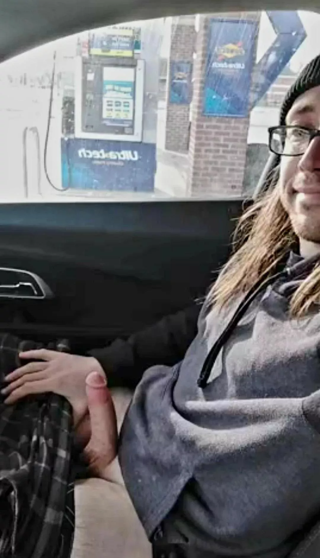 Chilling while pumping gas like 🍆