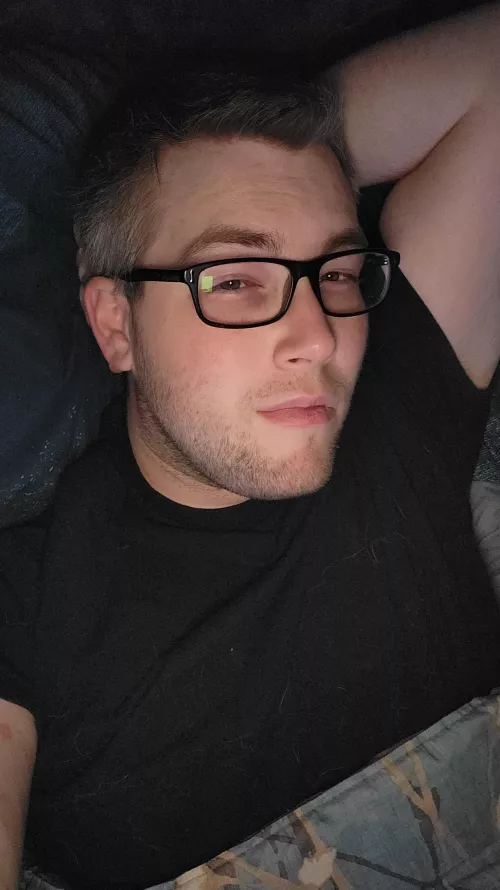 Come give me a reason to stay in bed? Taking applications for big spoons 😁