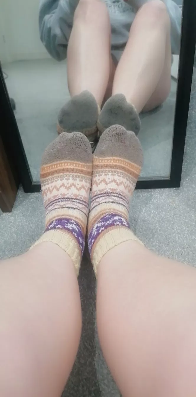 Cozy toes on a cold day! DM to see other socks i have available for custom wears!