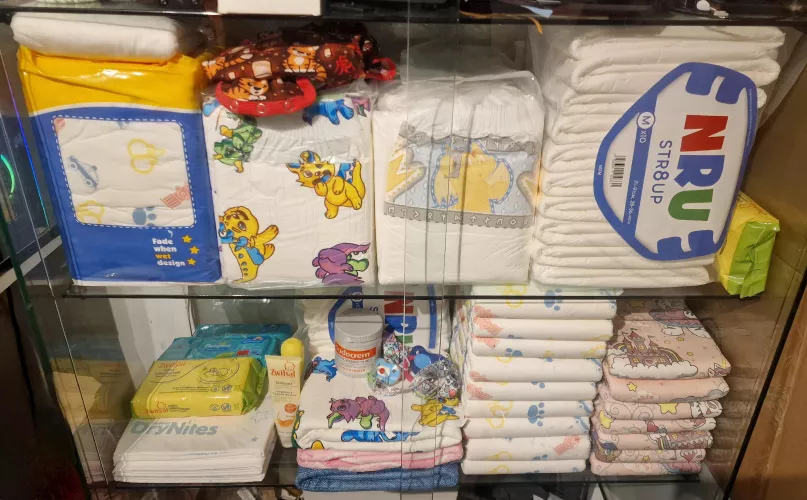 Diaperstash equals happiness. Got my new shipment today and decided to put it in my display cabinet. Seeing it like this somehow makes me feel soooo happy 😊