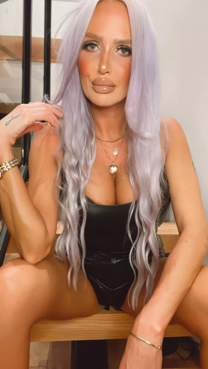 Do older men like horny girls like me? 😋🥰😘💦