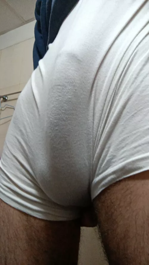 do you like what you see ladies? hit me up if you wanna see what's underneath 😉