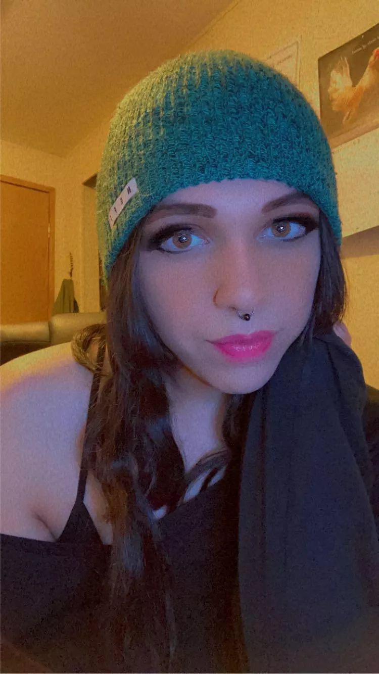 Does pineapple belong on pizza? 🤭