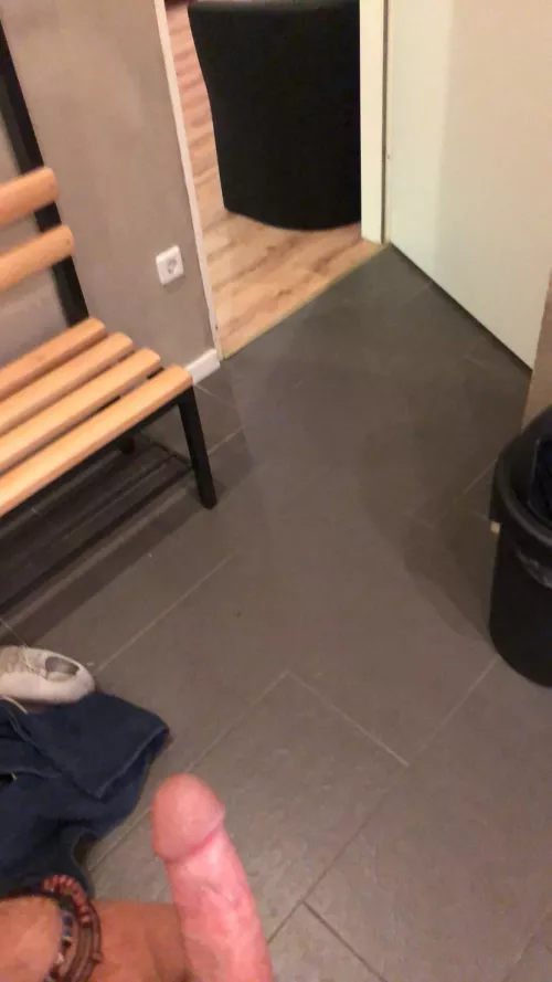 Felt naughty in the gym changing room 🌶