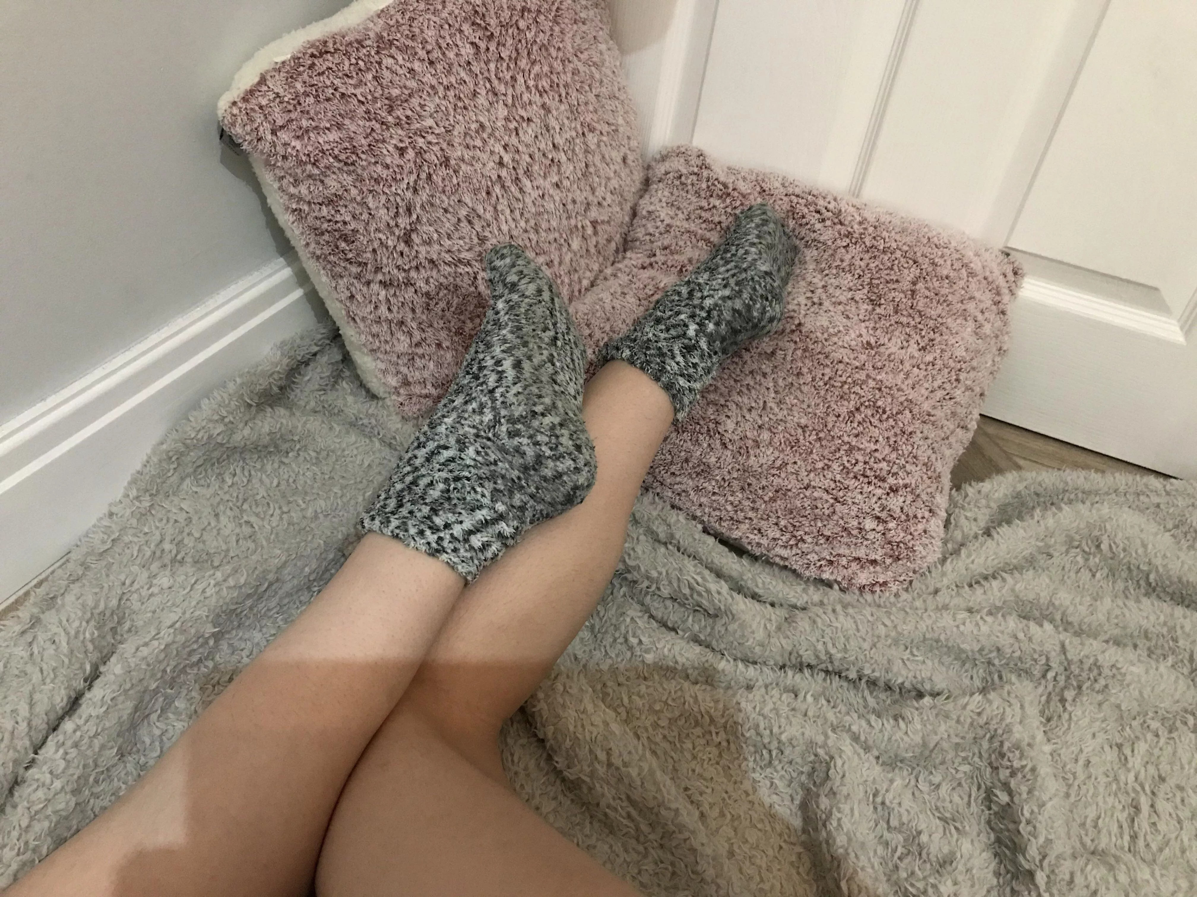 Fluffy socks always smell the worst out of all of them 😋😋