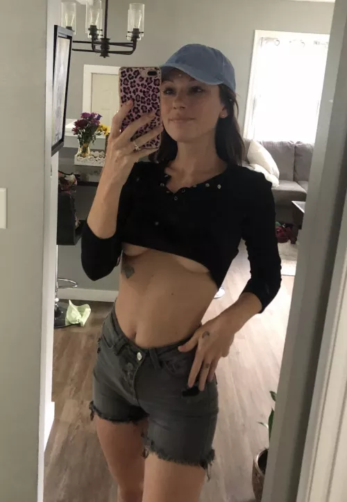 Girls in baseball caps ❤️