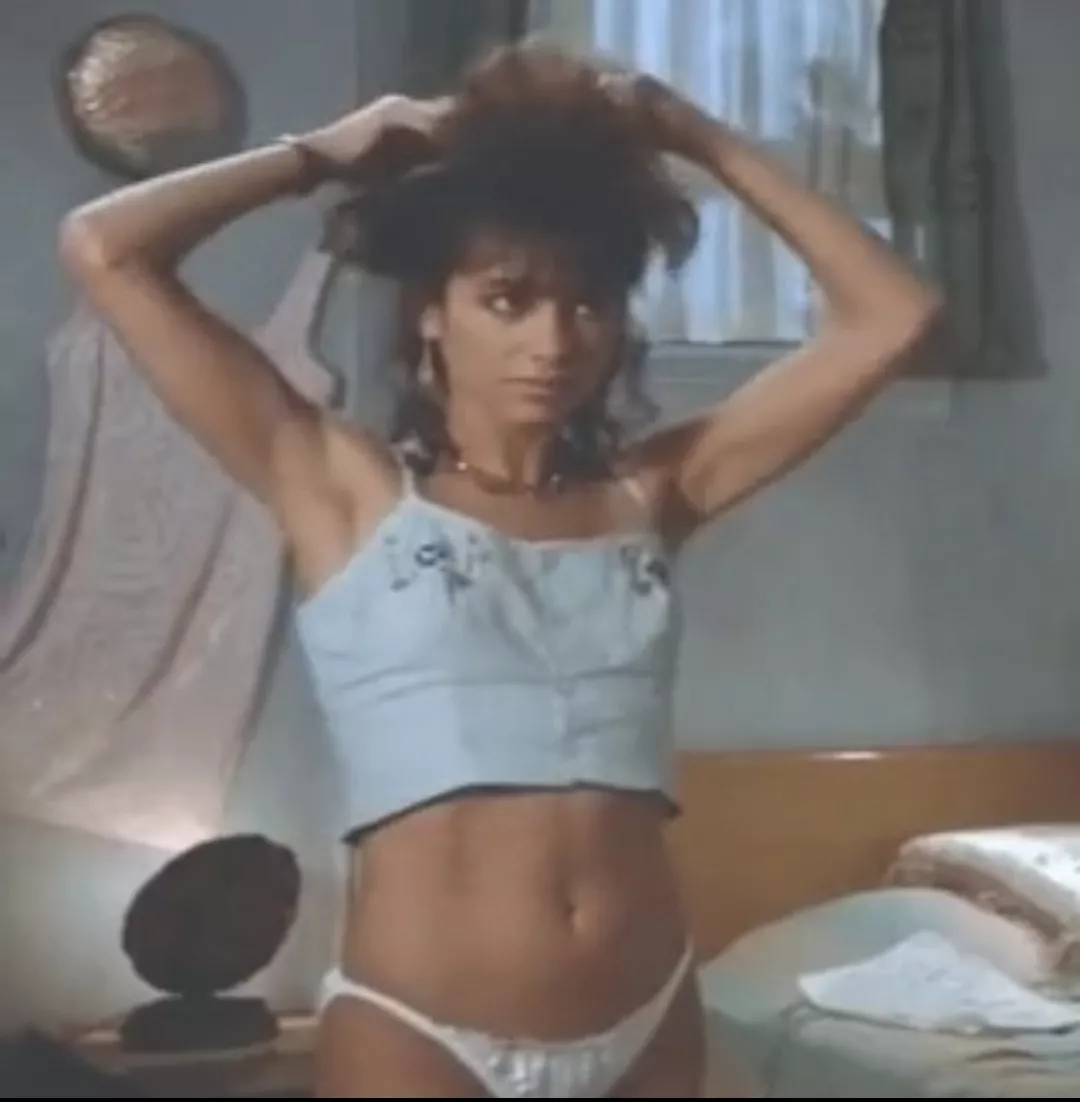 Happy birthday Susanna Hoffs! (Sang walk like an egyptian)