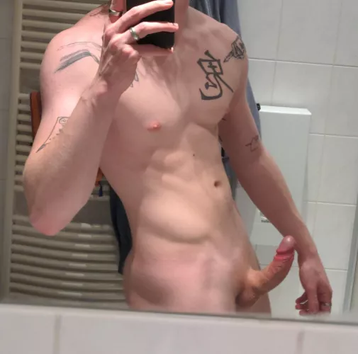 hit the arrow if youd suck it