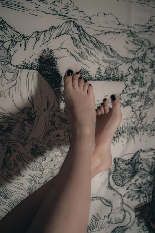 hope these goth toes get some love 🫶