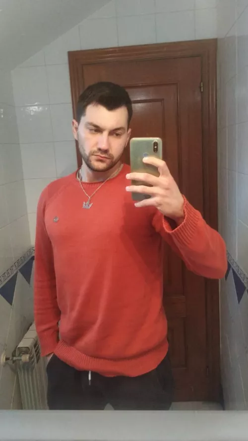 Howdy bros, not sure if this is my color, but I felt cute in this picture so I wanted to share, that's all 🤭 Good day to you 😘