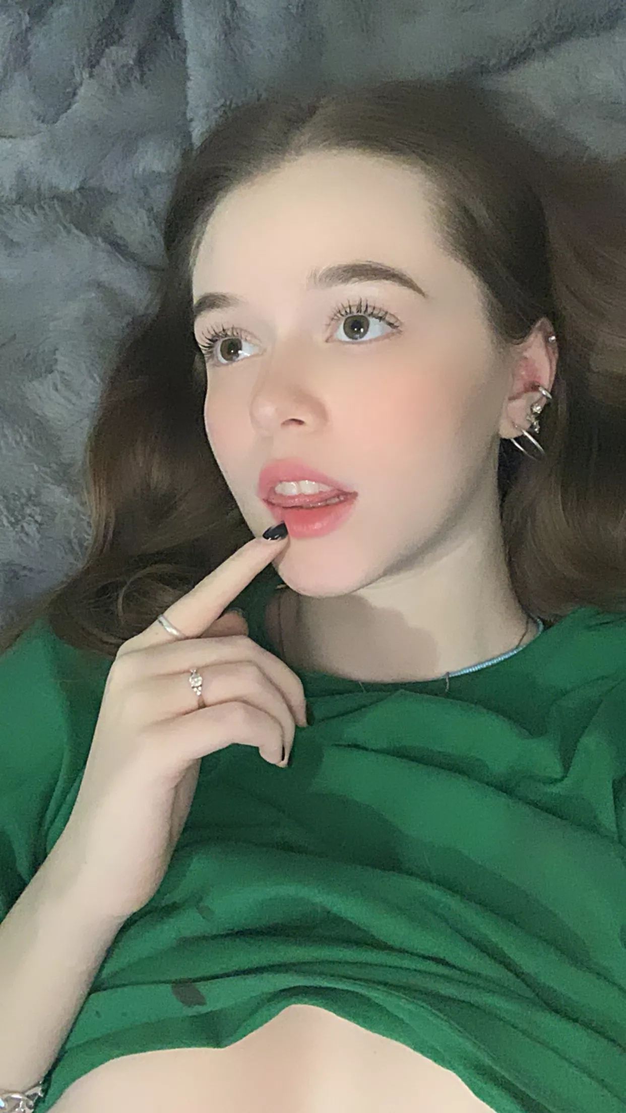 I wonder what should i put inside my mouth? icecream? hehe what do you think?