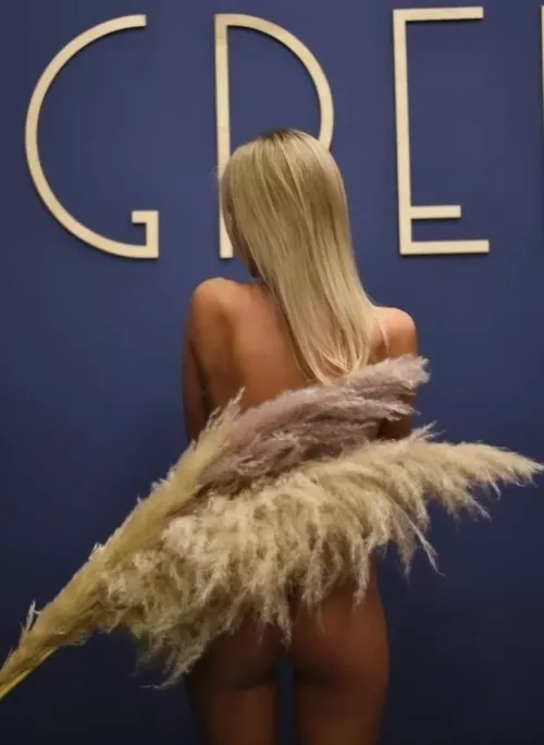 I wonder - who could handle this on their face? 😏