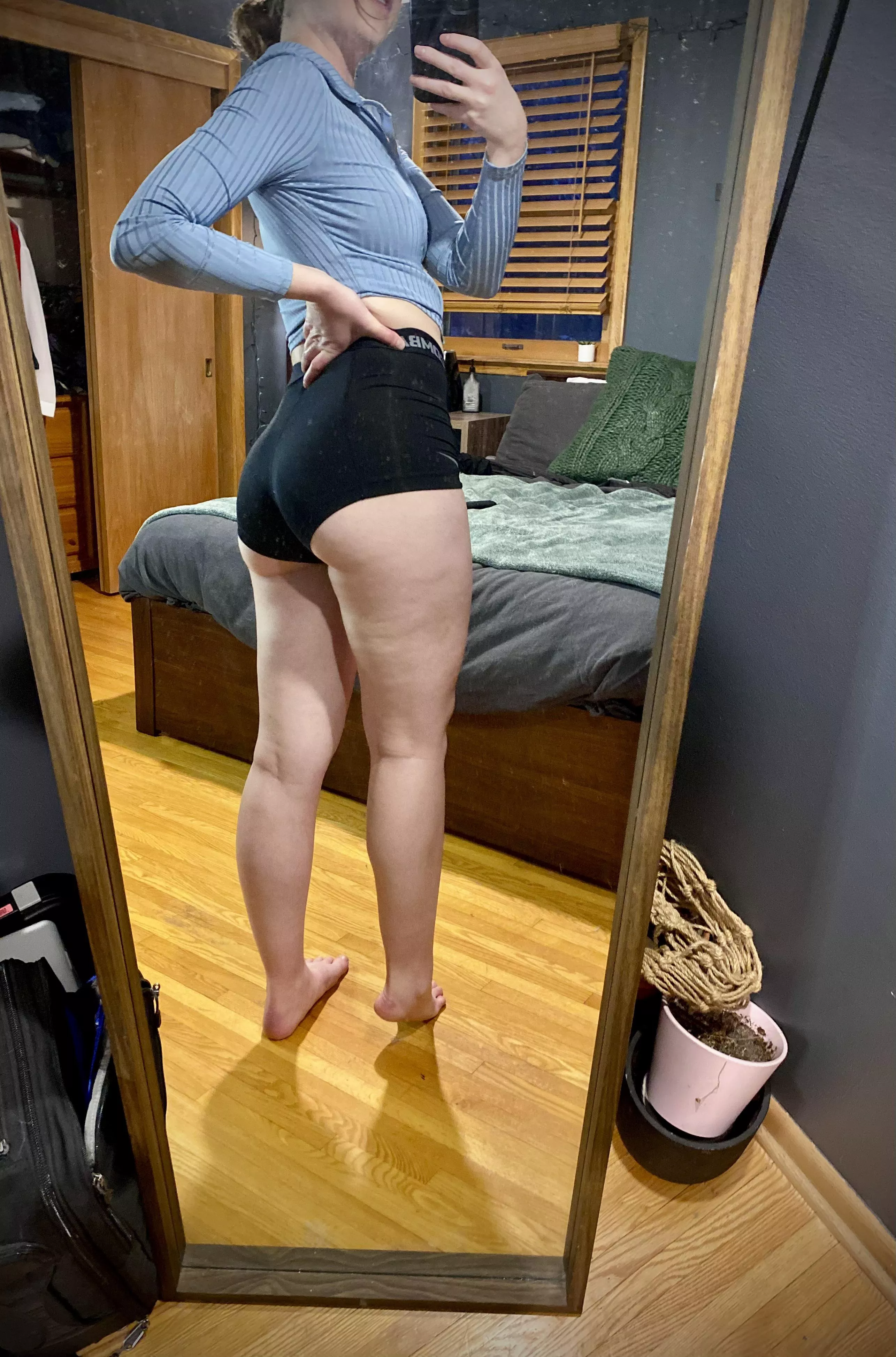 in need o[f] a squatting spotter