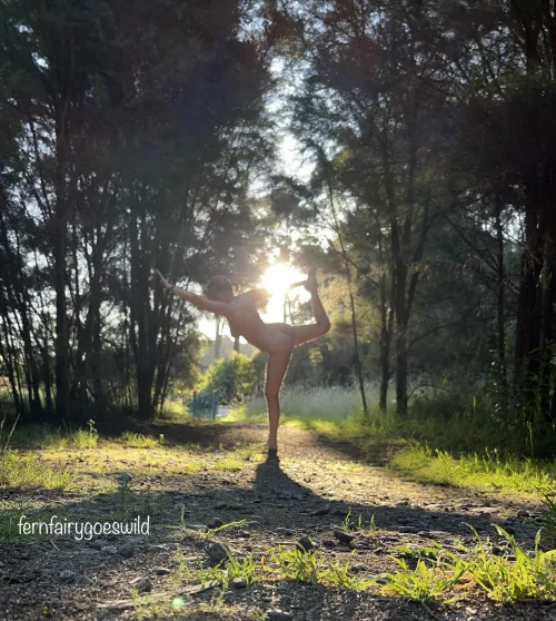 Just a quick yoga pose selfie in the middle of a trail
