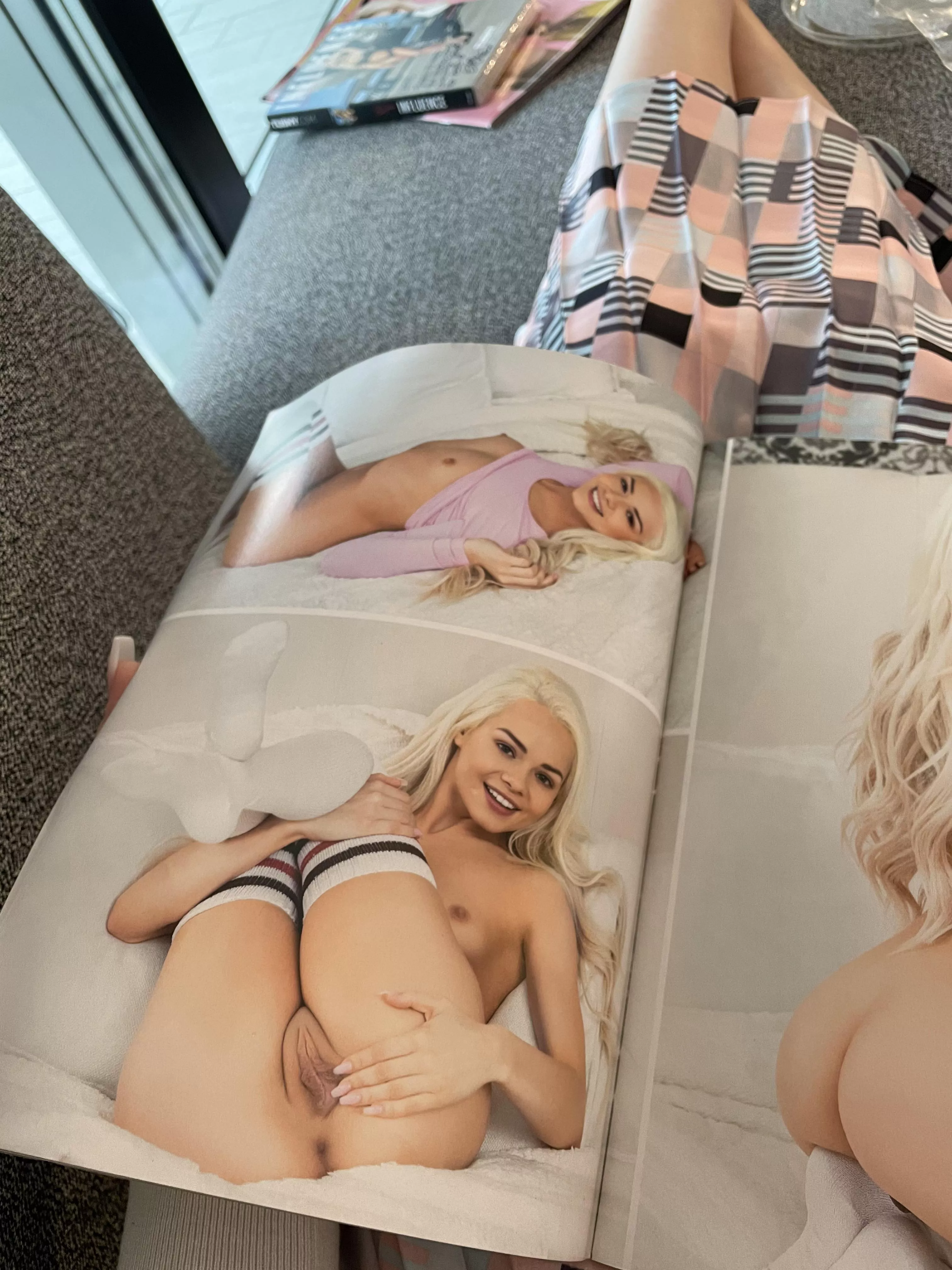 Just doing some light reading. Catching up with myself 😜💦