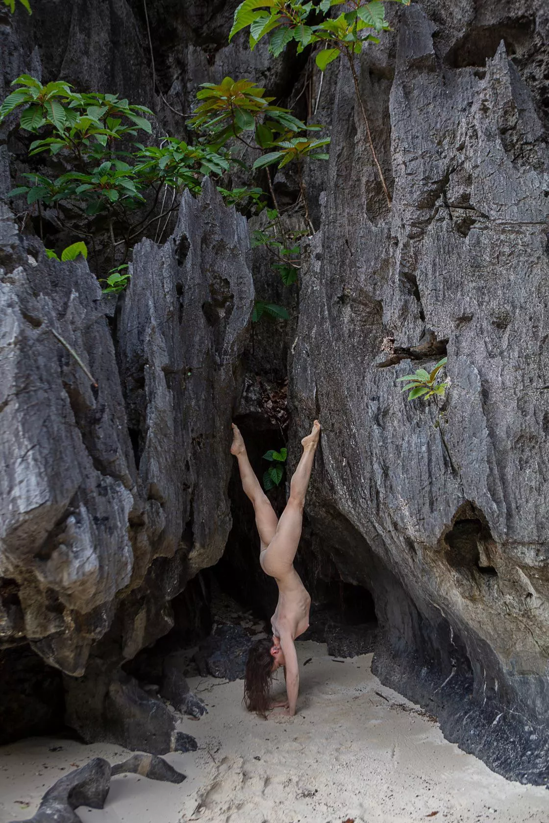 Kristy Jessica (f) Practicing Handstands..