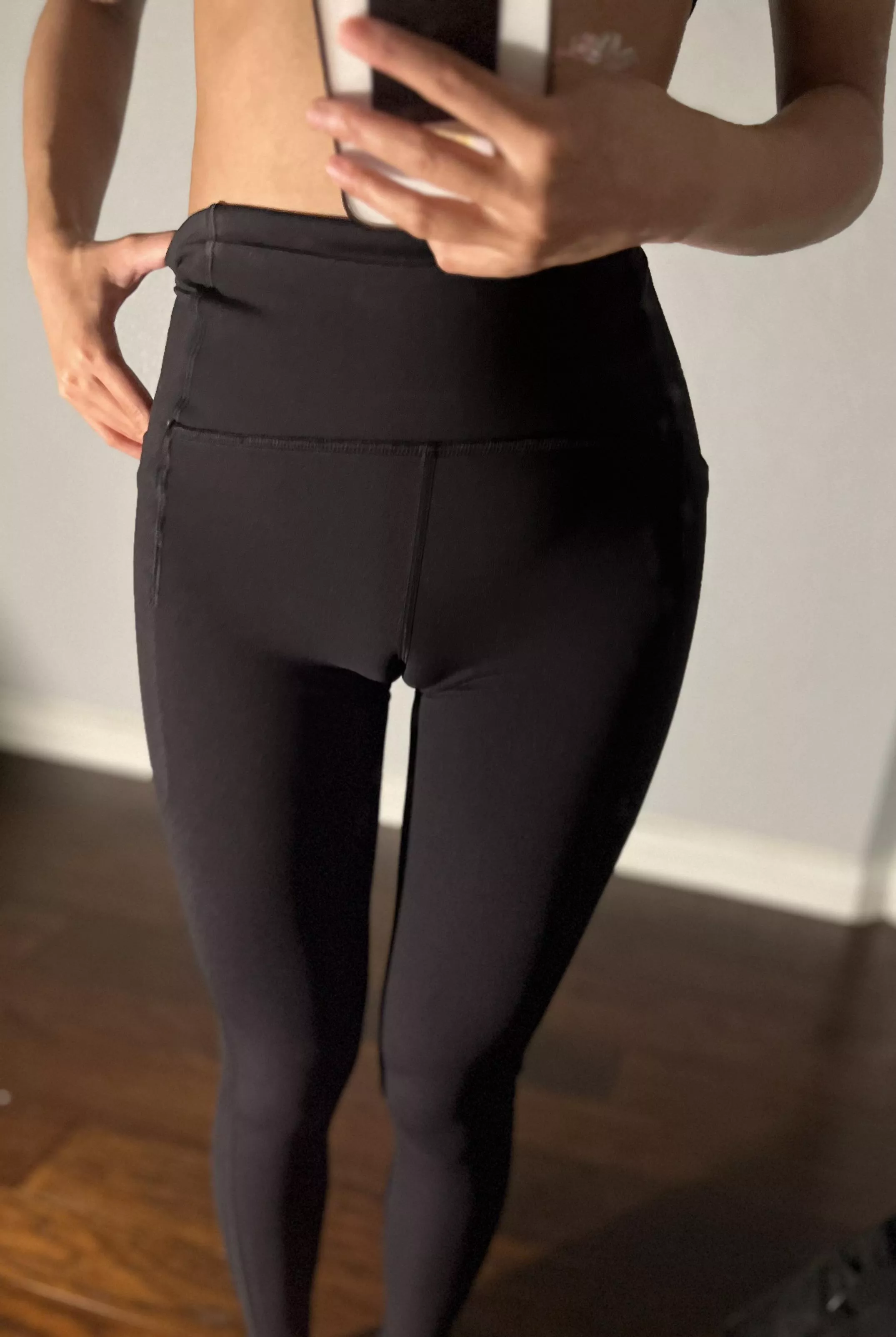 legs look best in tights 🖤