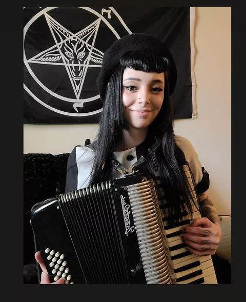 Looking for someone here [domme]