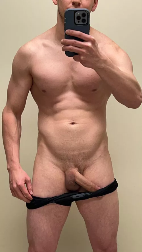 [m] Meet me in the locker room