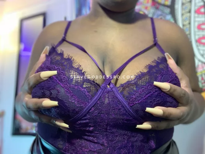 My claws will only sink deeper, wrapping tightly around your thoughts 💋