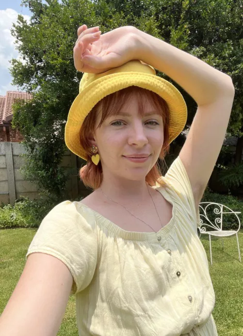 My outfit kind matches my pit hair #slay 😂 💅