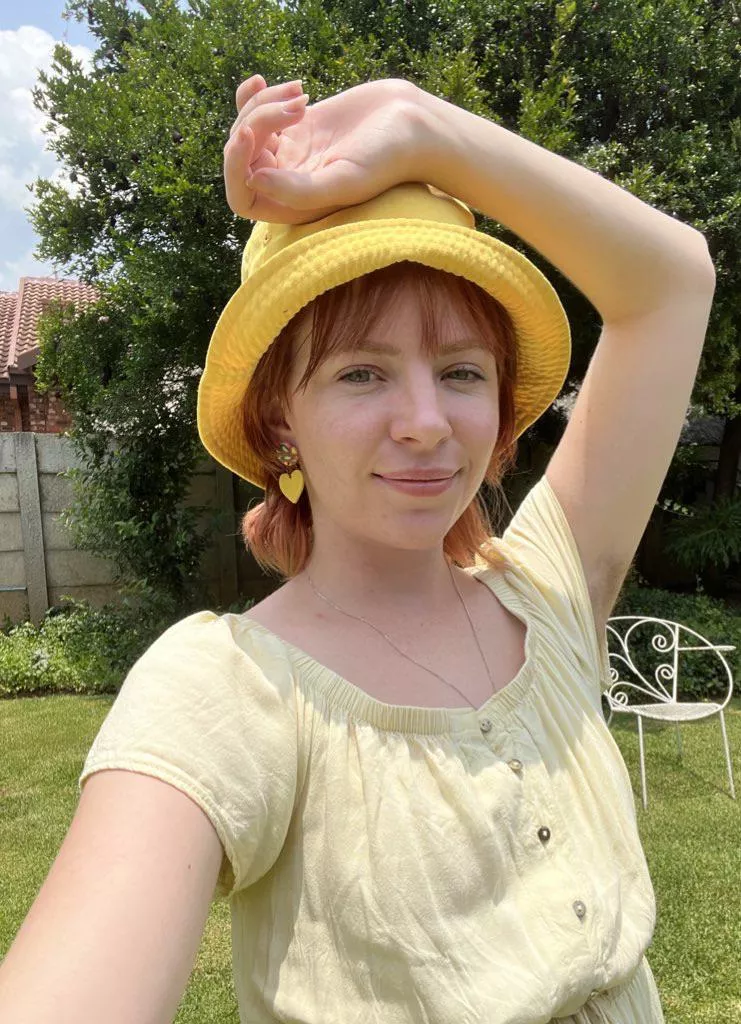 My outfit kind matches my pit hair #slay 😂 💅